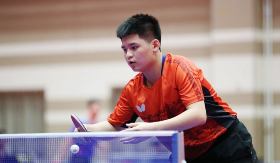 他砍下了 他砍下了